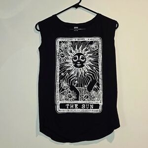 Cotton Heritage black white Sun tarot top. Size medium.